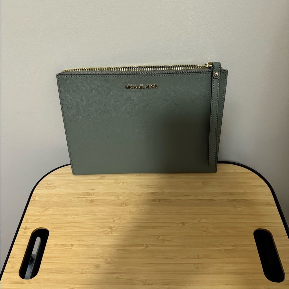 Michael Kors Jet Set Travel XL Zip Clutch Wristlet in Army Green